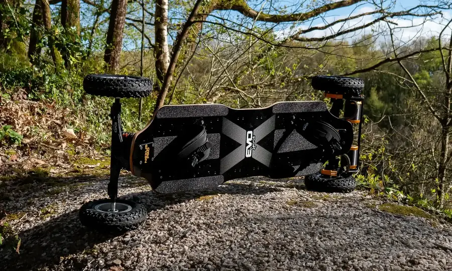 Mountainboard eléctrico NEXUS Pro Evo-Spirit en acción todo terreno