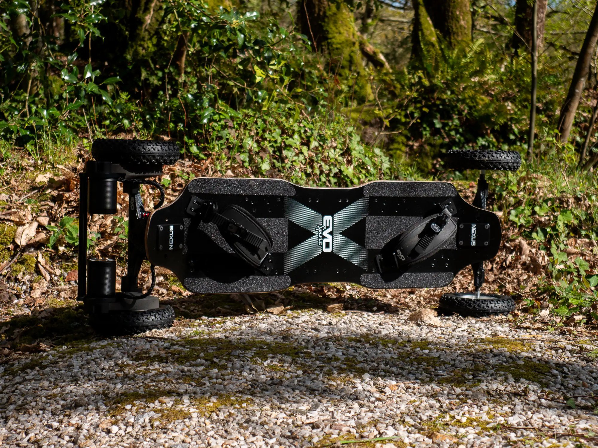 Mountainboard eléctrico NEXUS Evo-Spirit en acción todo terreno